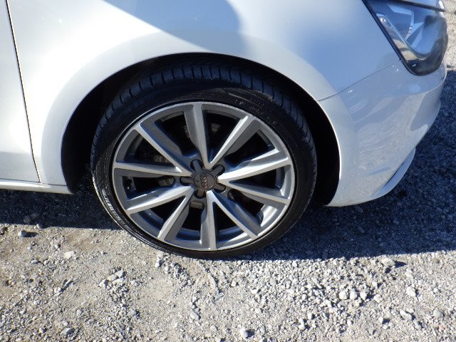 AUDI A1 2013 Image 33