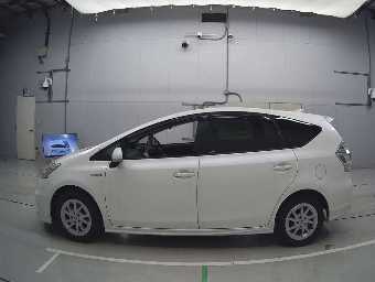 TOYOTA PRIUS ALPHA 2014 Image 4