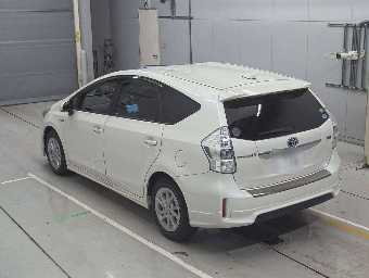 TOYOTA PRIUS ALPHA 2014 Image 6