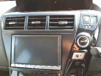 TOYOTA PRIUS ALPHA 2014 Image 10