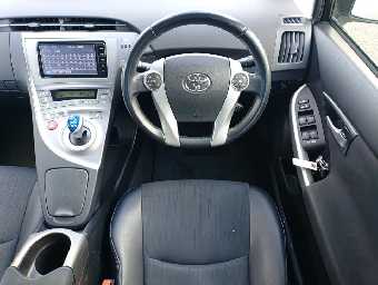 TOYOTA PRIUS 2015 Image 9