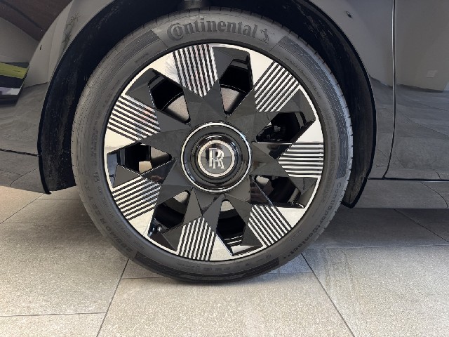 ROLLS ROYCE PHANTOM 2024 Image 21