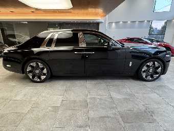 ROLLS ROYCE PHANTOM 2024 Image 4