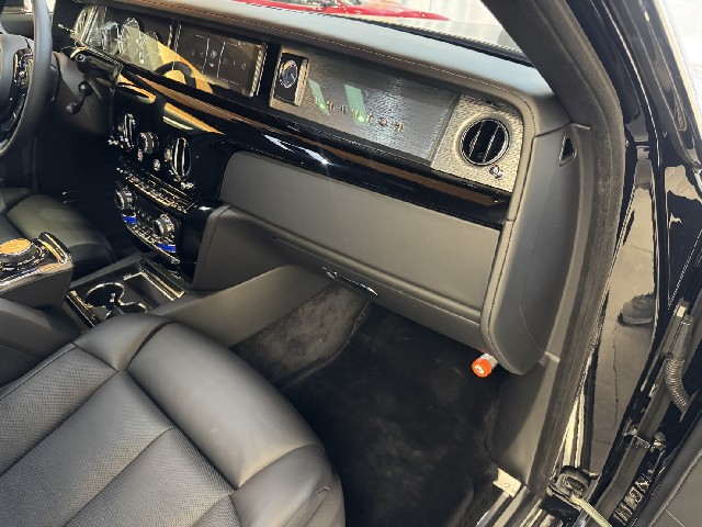 ROLLS ROYCE PHANTOM 2024 Image 46