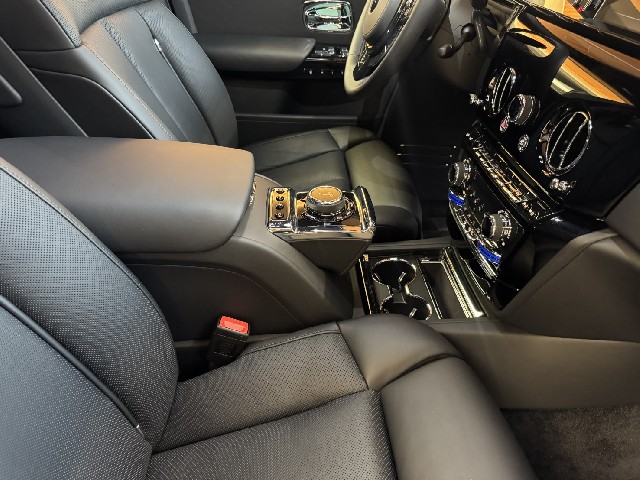 ROLLS ROYCE PHANTOM 2024 Image 48
