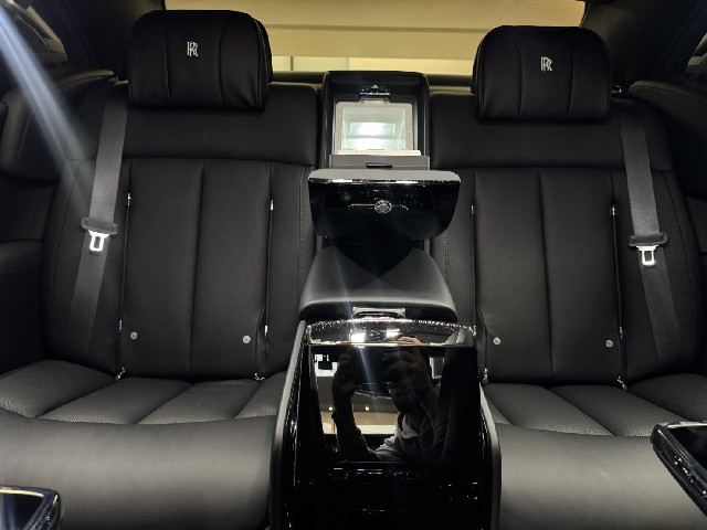 ROLLS ROYCE PHANTOM 2024 Image 64