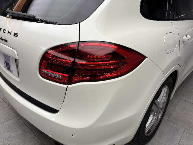 PORSCHE CAYENNE 2012 Image 20