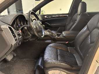 PORSCHE CAYENNE 2012 Image 16