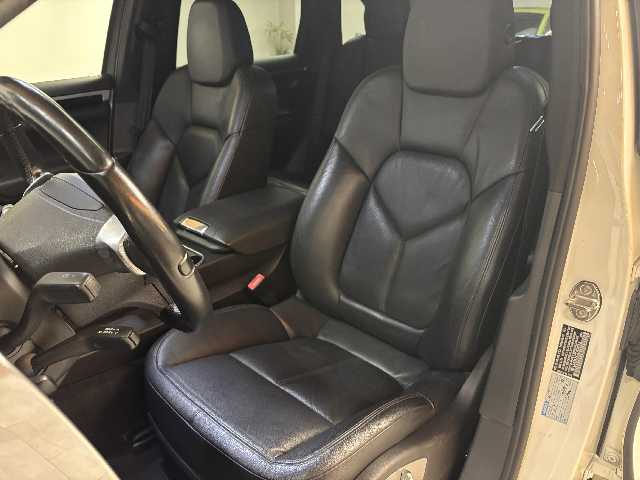 PORSCHE CAYENNE 2012 Image 23