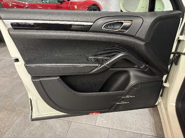 PORSCHE CAYENNE 2012 Image 24