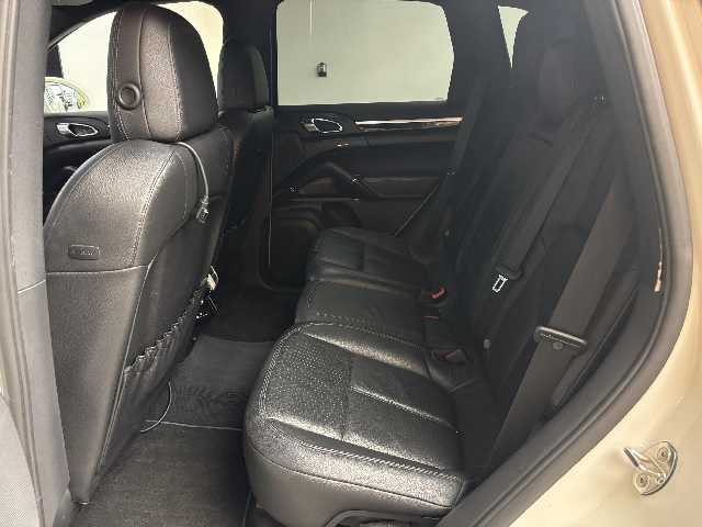 PORSCHE CAYENNE 2012 Image 25