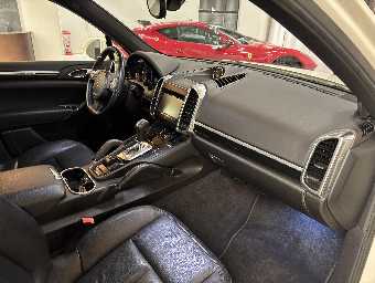 PORSCHE CAYENNE 2012 Image 23