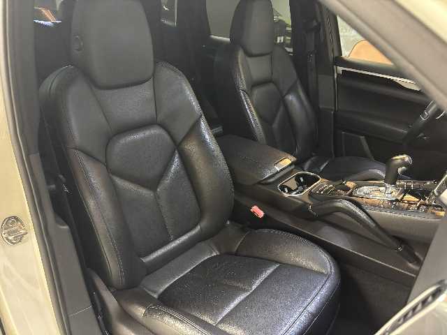 PORSCHE CAYENNE 2012 Image 31