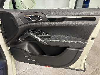 PORSCHE CAYENNE 2012 Image 26