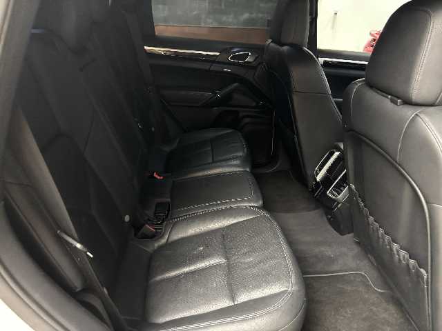 PORSCHE CAYENNE 2012 Image 33