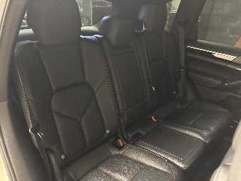 PORSCHE CAYENNE 2012 Image 28