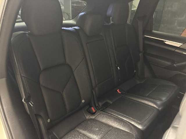 PORSCHE CAYENNE 2012 Image 34