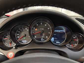 PORSCHE CAYENNE 2012 Image 30