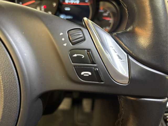 PORSCHE CAYENNE 2012 Image 39