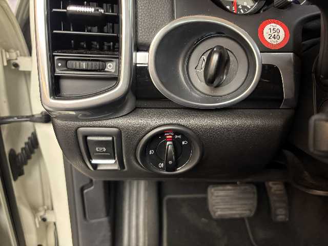 PORSCHE CAYENNE 2012 Image 41