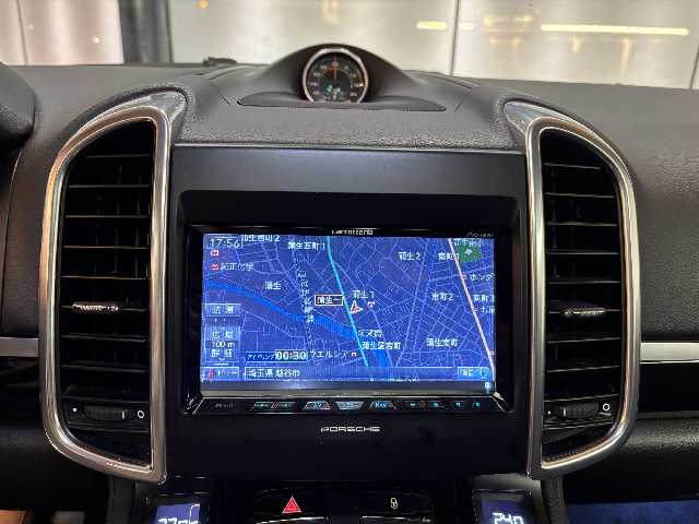 PORSCHE CAYENNE 2012 Image 44