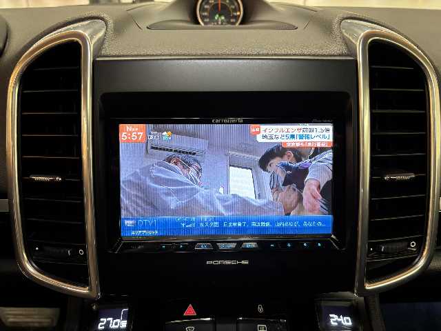 PORSCHE CAYENNE 2012 Image 46