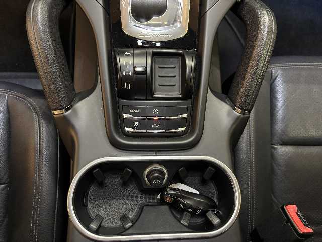 PORSCHE CAYENNE 2012 Image 49