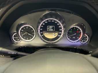 MERCEDES BENZ E CLASS 2011 Image 6