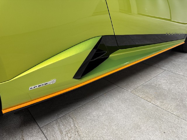 LAMBORGHINI HURACAN 2024 Image 32