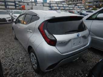 TOYOTA AQUA 2022 Image 3