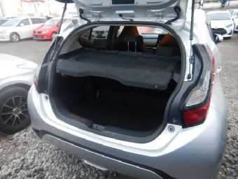 TOYOTA AQUA 2022 Image 9