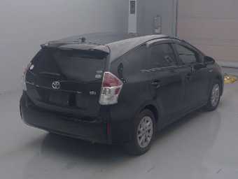 TOYOTA PRIUS ALPHA 2015 Image 2
