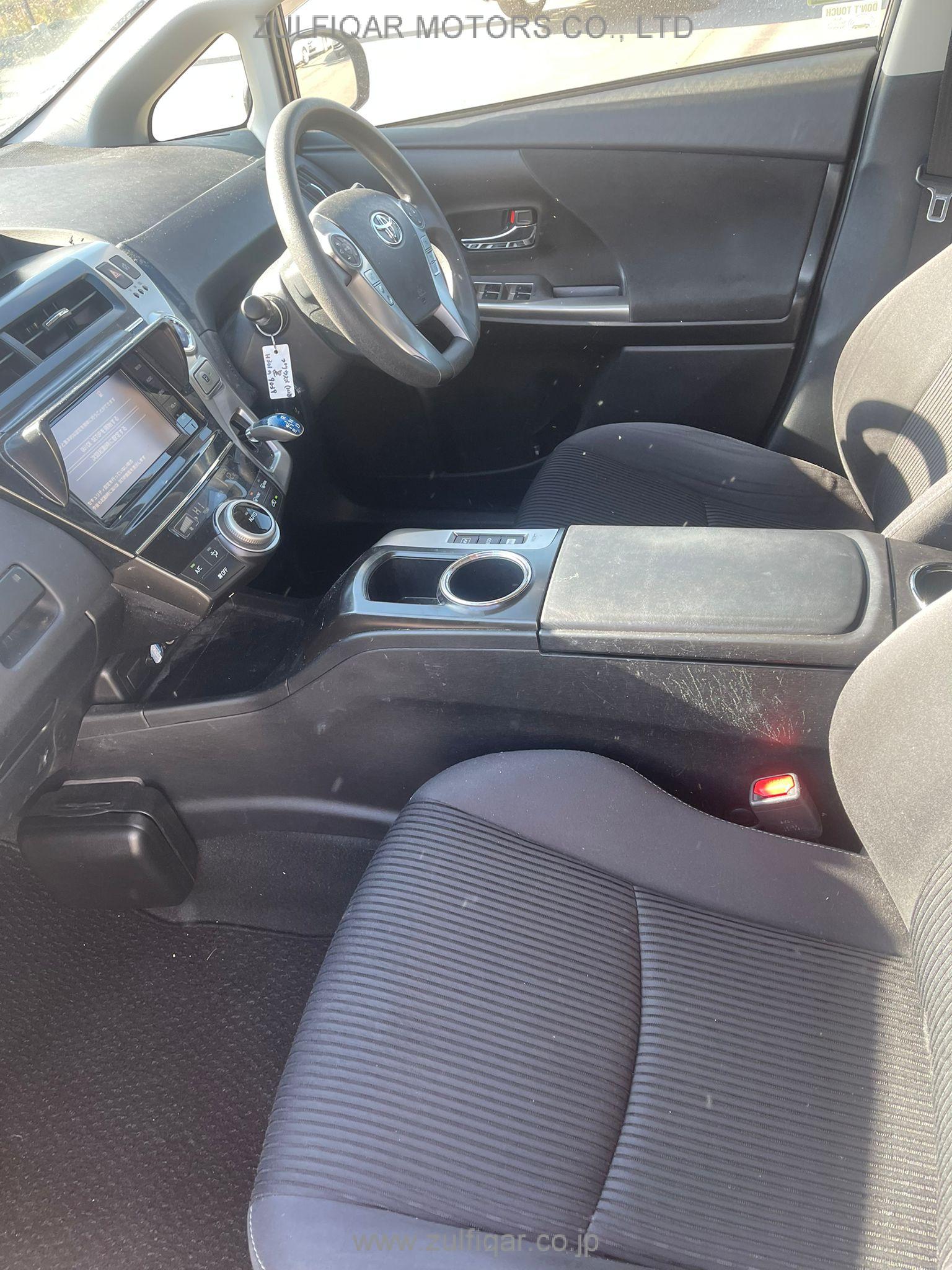 TOYOTA PRIUS ALPHA 2015 Image 11