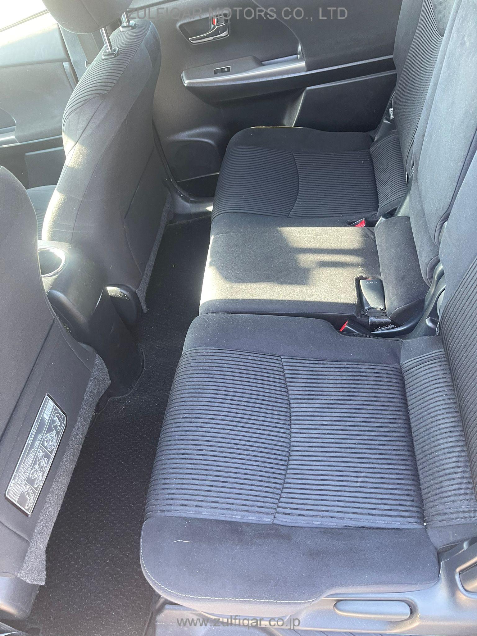 TOYOTA PRIUS ALPHA 2015 Image 12