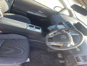 TOYOTA PRIUS ALPHA 2015 Image 15