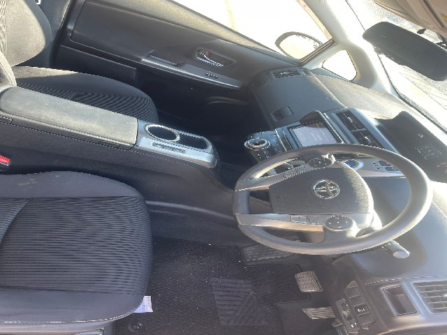 TOYOTA PRIUS ALPHA 2015 Image 21