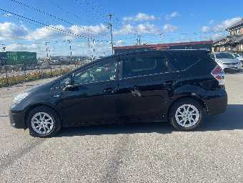 TOYOTA PRIUS ALPHA 2015 Image 18