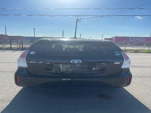 TOYOTA PRIUS ALPHA 2015 Image 26