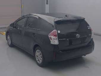 TOYOTA PRIUS ALPHA 2015 Image 4