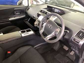 TOYOTA PRIUS ALPHA 2015 Image 5