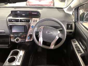 TOYOTA PRIUS ALPHA 2015 Image 6