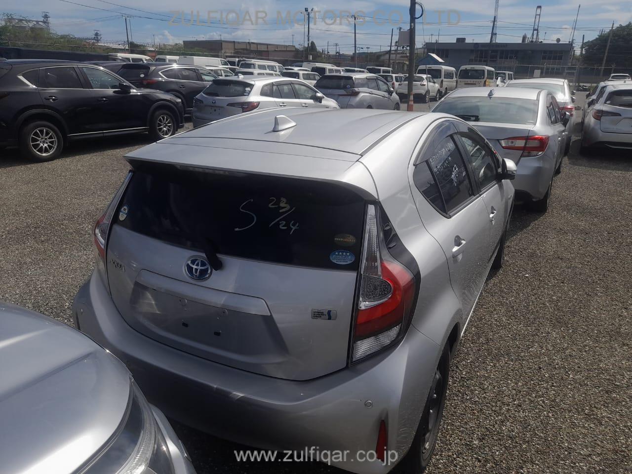 TOYOTA AQUA 2018 Image 2