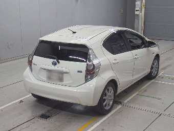 TOYOTA AQUA 2014 Image 2