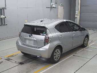 TOYOTA AQUA 2013 Image 2