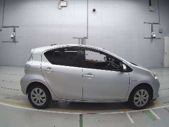TOYOTA AQUA 2013 Image 3