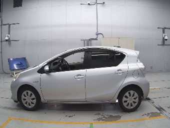 TOYOTA AQUA 2013 Image 4