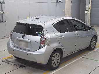 TOYOTA AQUA 2012 Image 2