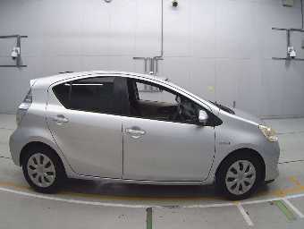 TOYOTA AQUA 2012 Image 3