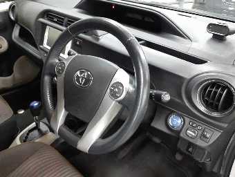 TOYOTA AQUA 2012 Image 7