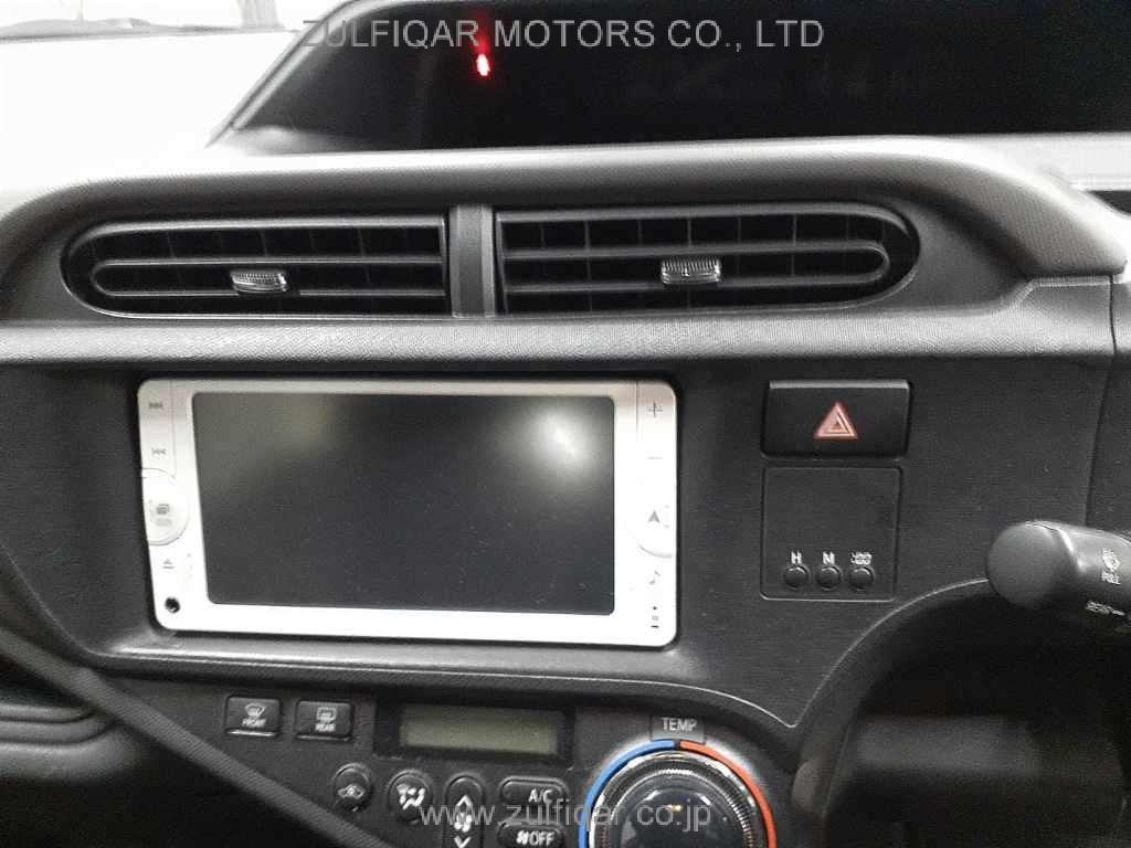 TOYOTA AQUA 2012 Image 10